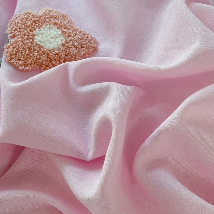 91家纺网 家纺一手货源 找家纺 布可家纺 2025新款水洗棉毛巾绣四件套 花儿朵朵-粉