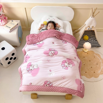 91家纺网 家纺一手货源 找家纺 吉咪兔家纺 25年新款三丽鸥库洛米儿童豆豆被针织棉幼儿园宝宝午睡春秋四季婴儿被子 爱心美乐蒂