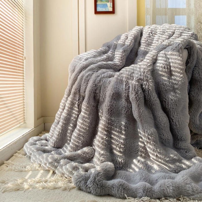 91家纺网 家纺一手货源 找家纺 潮邦创意家居 2025新款托卡斯大泡泡皮草级仿兔毛毯 托卡斯大泡泡-灰色