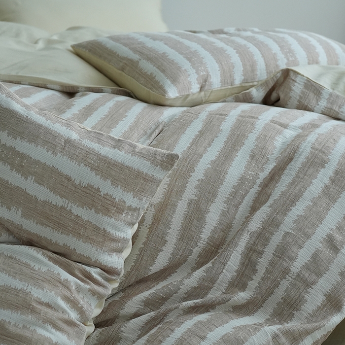 91家纺网 家纺一手货源 找家纺 2024新款全棉双层提花条纹简约日式侘寂风四件套纯色人字纹纯棉床单民宿高端被套 南无-卡其