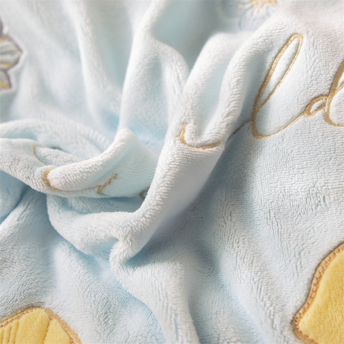 91家纺网 家纺一手货源 找家纺 绒棉世家 2025独家新款设计款高克重牛奶绒贴布绣四件套-花颜如梦系列 花颜如梦-淡蓝