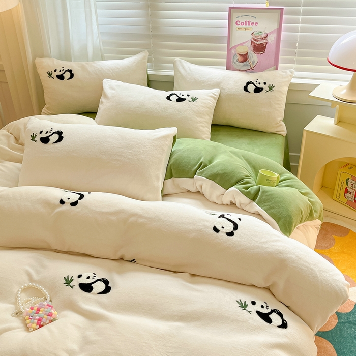 91家纺网 家纺一手货源 找家纺 丽涵 2024新款小清新韩版牛奶绒毛巾绣花四件套-风格二 呆萌熊猫-绒白风格2