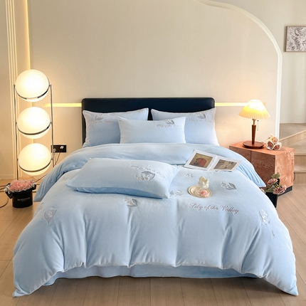 爱缦 2024新款铃兰物语系列全消光牛奶绒四件套 铃兰物语-月蓝