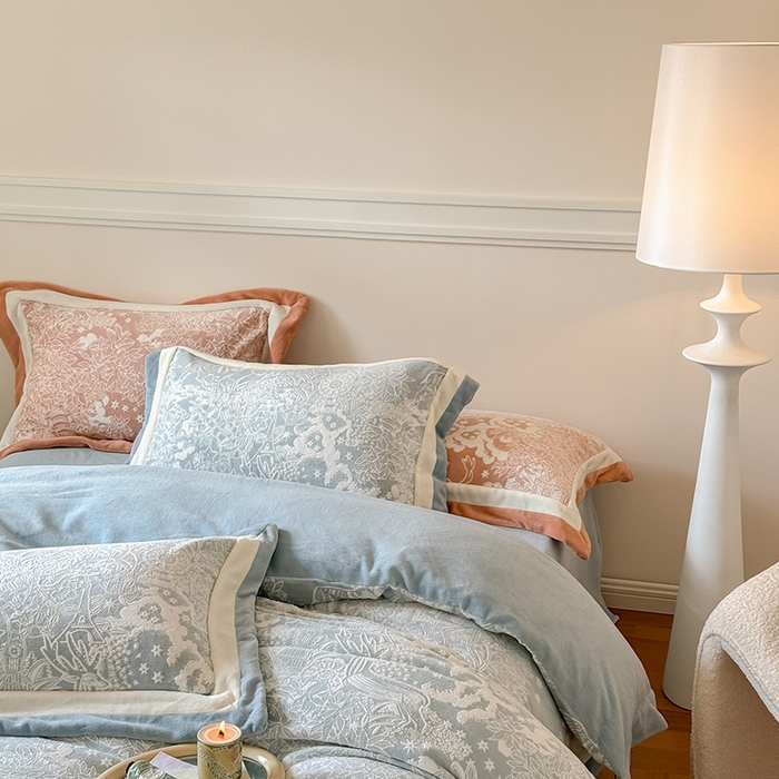 91家纺网 家纺一手货源 找家纺 2024冬季新款雕花绒系列四件套-赫本 赫本-天蓝