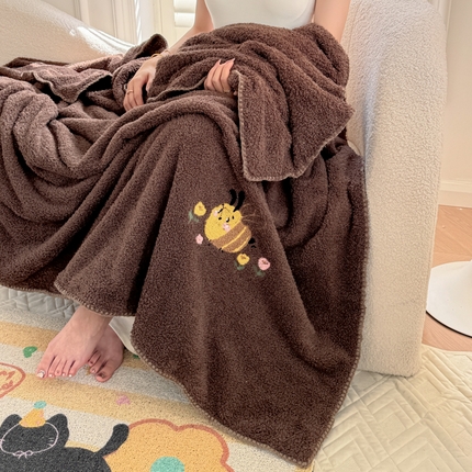 91家纺网 家纺一手货源 找家纺 （总）简宜家居 2025新款立体毛巾绣三角针羊羔绒毯子一毯多用