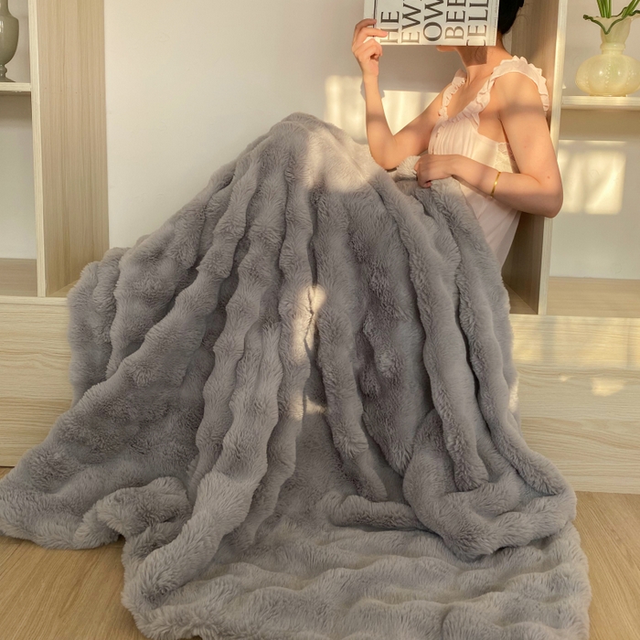 91家纺网 家纺一手货源 找家纺 潮邦创意家居 2025新款托卡斯大泡泡皮草级仿兔毛毯 托卡斯大泡泡-灰色