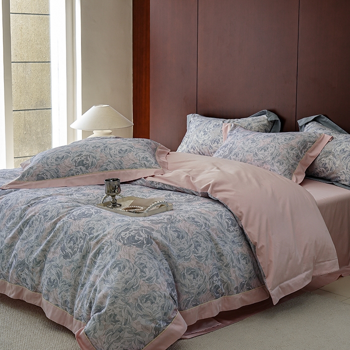 91家纺网 家纺一手货源 找家纺 2024新款天丝棉磨毛宽边+嵌条印花四件套 繁花予槿-灰