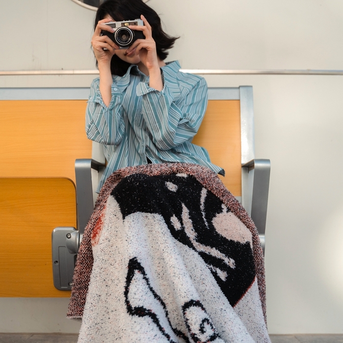 91家纺网 家纺一手货源 找家纺 圆岛 2024新款多功能针织半边绒毛毯 椅子小猫