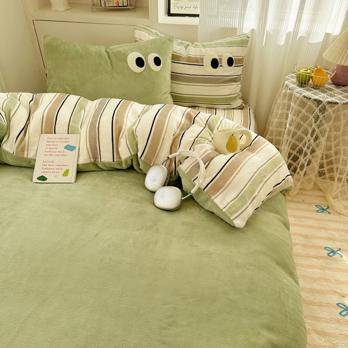 91家纺网 家纺一手货源 找家纺 慕尚 2025新款可爱大眼睛蝴蝶结牛奶绒四件套 露娜松石绿