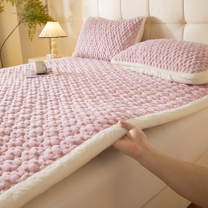 91家纺网 家纺一手货源 找家纺 鑫钰 2024秋冬新款加厚金龟绒牛奶绒床护垫床垫 金龟绒-紫粉