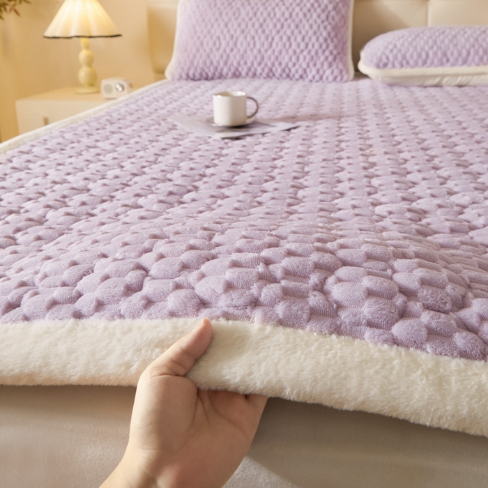 91家纺网 家纺一手货源 找家纺 鑫钰 2024秋冬新款加厚金龟绒牛奶绒床护垫床垫 金龟绒-紫色