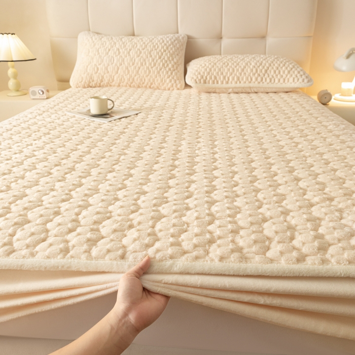91家纺网 家纺一手货源 找家纺 鑫钰 2024秋冬新款加厚金龟绒牛奶绒床笠床垫保护罩 金龟绒-米白