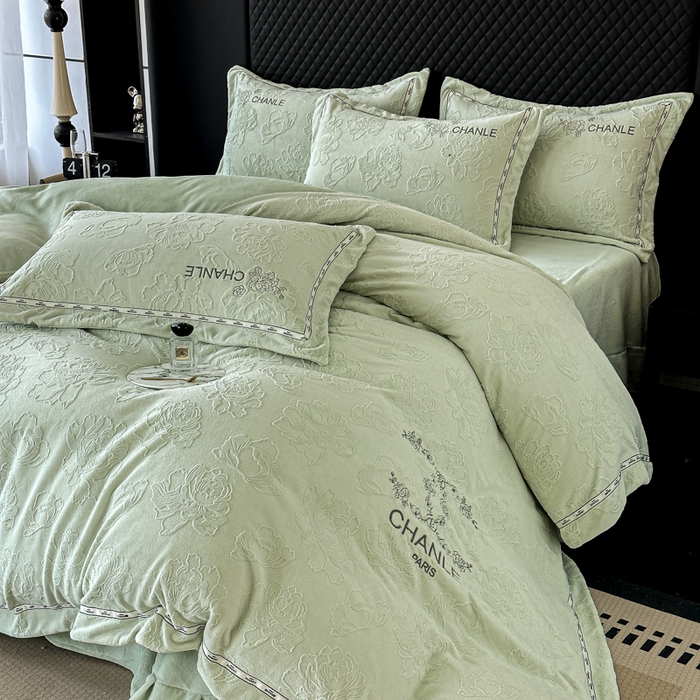 91家纺网 家纺一手货源 找家纺 宅家居 2025新款轻奢小香风雕花刺绣全消光A类高克重牛奶绒四件套-小香牡丹 小香牡丹-果绿