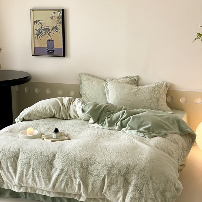 91家纺网 家纺一手货源 找家纺 旷野 2024新款双色提花雕花牛奶绒四件套 田野-绿