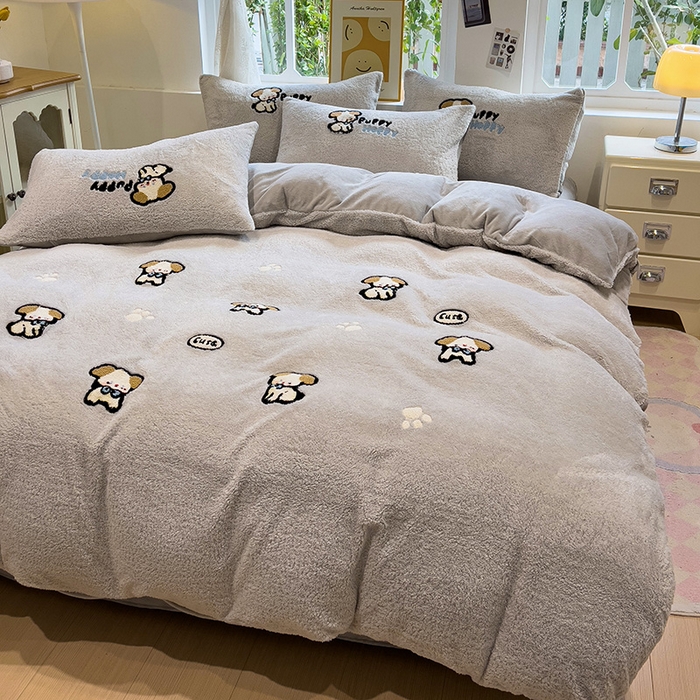 91家纺网 家纺一手货源 找家纺 金爱家 2024新款220g加厚防静电泰迪绒牛奶绒刺绣四件套 泰迪绒-快乐狗