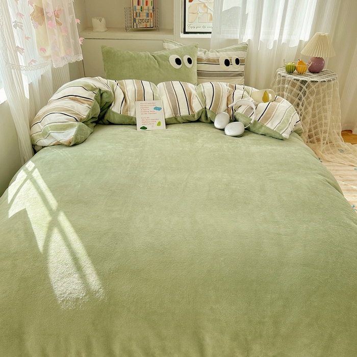 91家纺网 家纺一手货源 找家纺 慕尚 2025新款可爱大眼睛蝴蝶结牛奶绒四件套 露娜松石绿