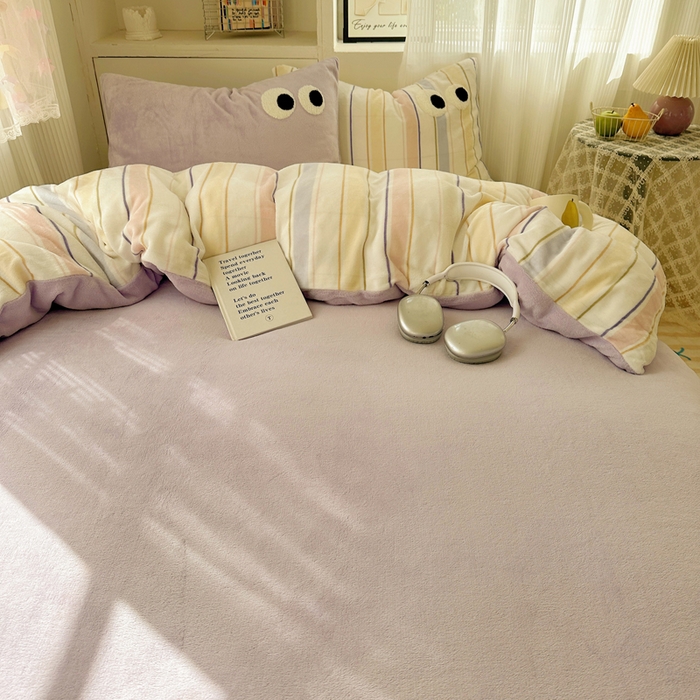 91家纺网 家纺一手货源 找家纺 慕尚 2025新款可爱大眼睛蝴蝶结牛奶绒四件套 露娜风铃紫