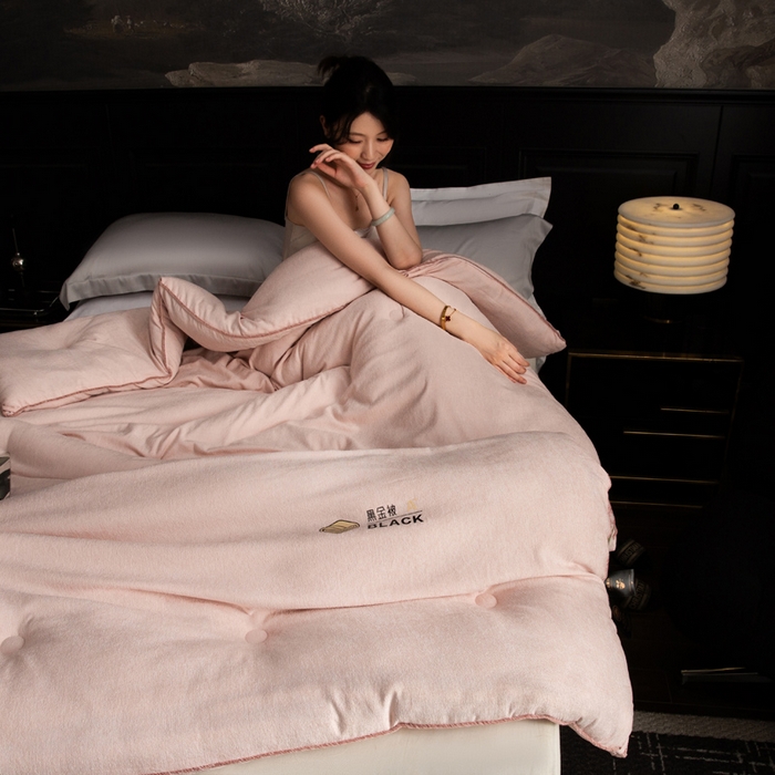 91家纺网 家纺一手货源 找家纺 被靠被 2024新款A类石墨烯3D黑金被被子被芯 3D黑金被-粉