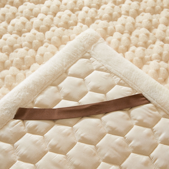 91家纺网 家纺一手货源 找家纺 鑫钰 2024秋冬新款加厚金龟绒牛奶绒床护垫床垫 金龟绒-米白