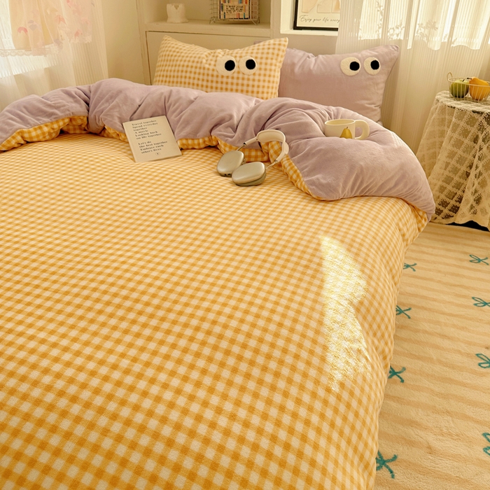 91家纺网 家纺一手货源 找家纺 慕尚 2025新款可爱大眼睛蝴蝶结牛奶绒四件套 芭比风铃紫