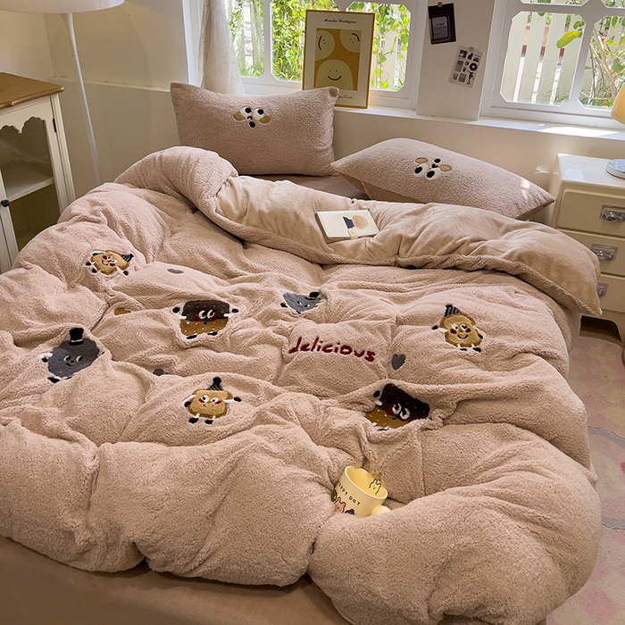 91家纺网 家纺一手货源 找家纺 金爱家 2024新款220g加厚防静电泰迪绒牛奶绒刺绣四件套 泰迪绒-咖啡宝宝