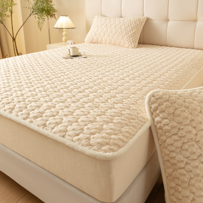 91家纺网 家纺一手货源 找家纺 鑫钰 2024秋冬新款加厚金龟绒牛奶绒床笠床垫保护罩 金龟绒-米白