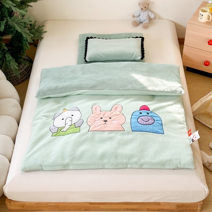 喜多兔儿童家纺 2024新款320克仿羊毛绒全消光牛奶绒四件套 绿色小加油