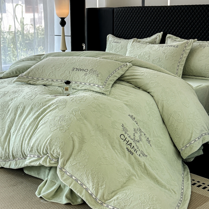 91家纺网 家纺一手货源 找家纺 宅家居 2025新款轻奢小香风雕花刺绣全消光A类高克重牛奶绒四件套-小香牡丹 小香牡丹-果绿