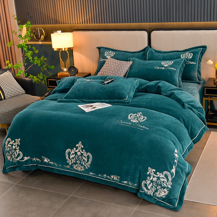 91家纺网 家纺一手货源 找家纺 沐妍家纺 2024新款重工刺绣绣花纯色牛奶绒四件套皇冠-午夜蓝