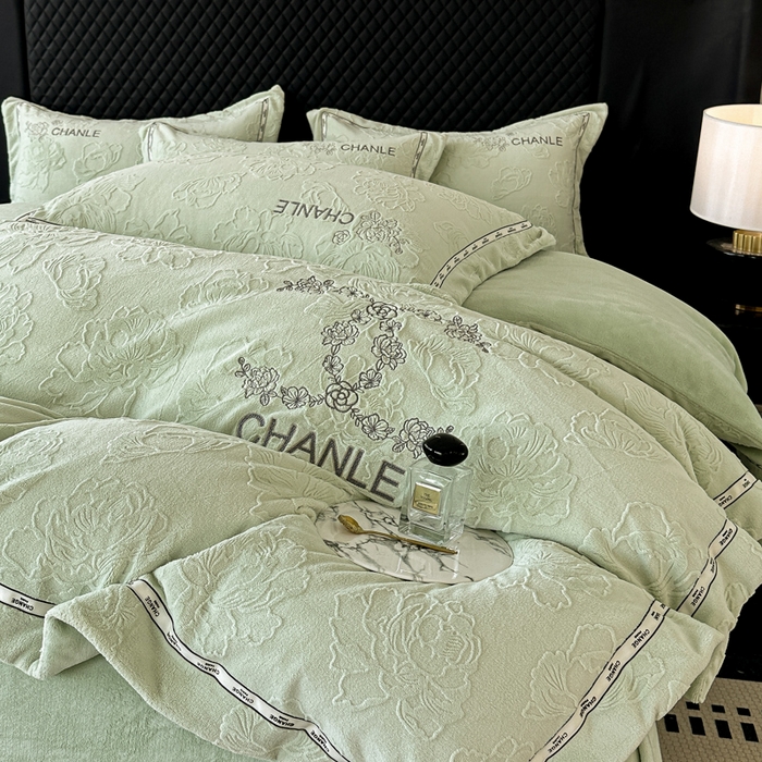 91家纺网 家纺一手货源 找家纺 宅家居 2025新款轻奢小香风雕花刺绣全消光A类高克重牛奶绒四件套-小香牡丹 小香牡丹-果绿