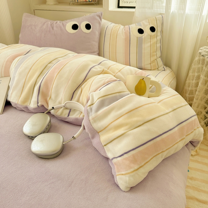 91家纺网 家纺一手货源 找家纺 慕尚 2025新款可爱大眼睛蝴蝶结牛奶绒四件套 露娜风铃紫