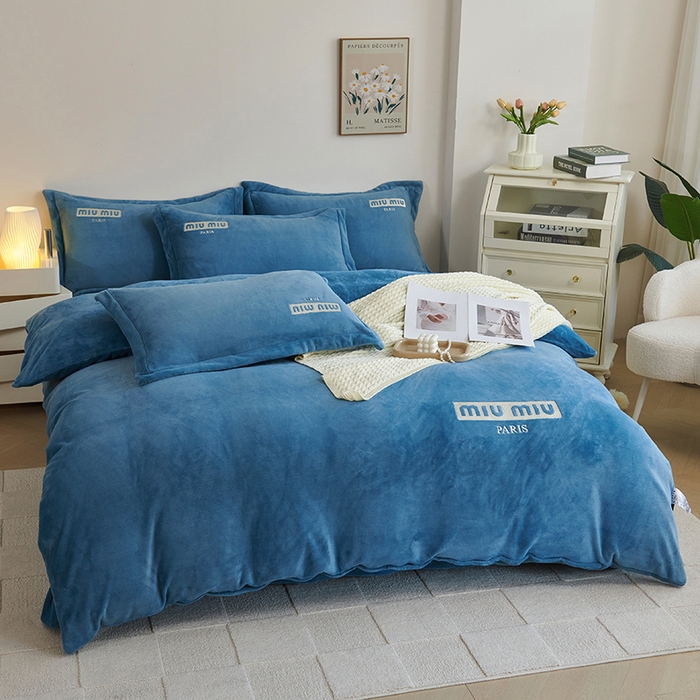 91家纺网 家纺一手货源 找家纺 2024新款m风高品绣花四件套 深海蓝