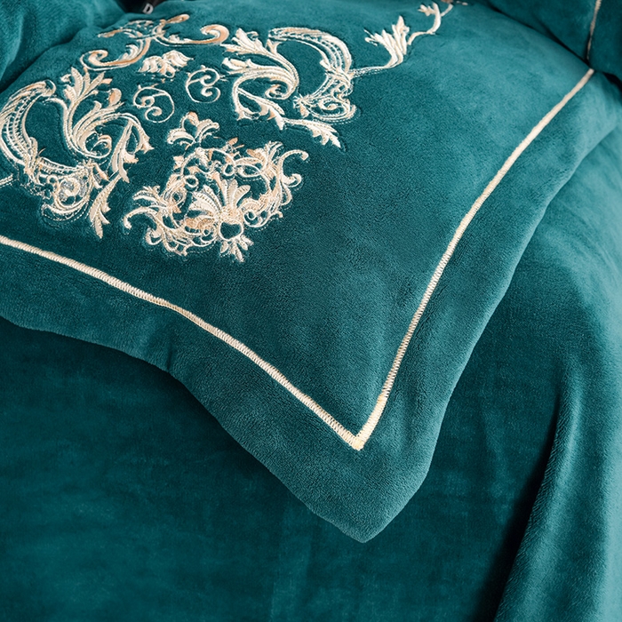 91家纺网 家纺一手货源 找家纺 沐妍家纺 2024新款重工刺绣绣花纯色牛奶绒四件套皇冠-午夜蓝