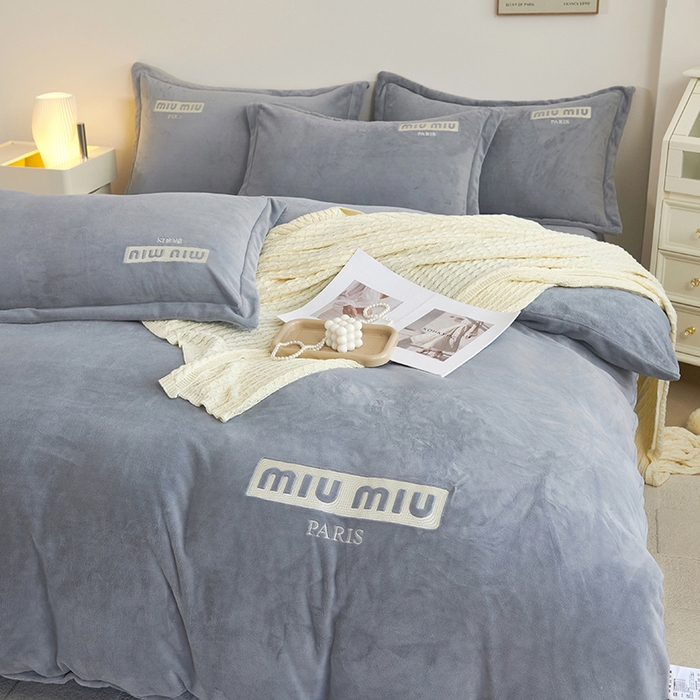 91家纺网 家纺一手货源 找家纺 2024新款m风高品绣花四件套 高级灰