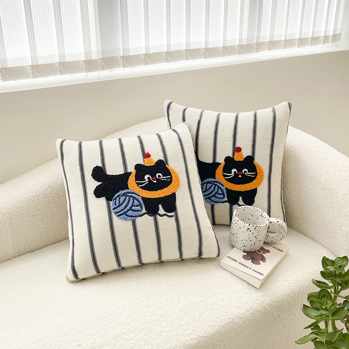 91家纺网 家纺一手货源 找家纺 2025新款牛奶绒多巴胺毛巾绣抱枕被 线团猫