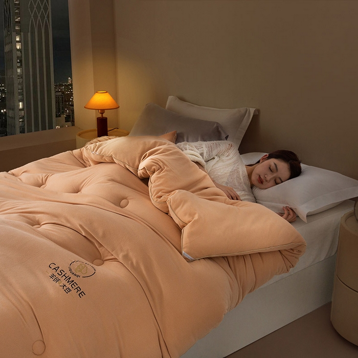 91家纺网 家纺一手货源 找家纺 被靠被 2024新款火山绒大豆纤维被被子被芯 奶茶黄