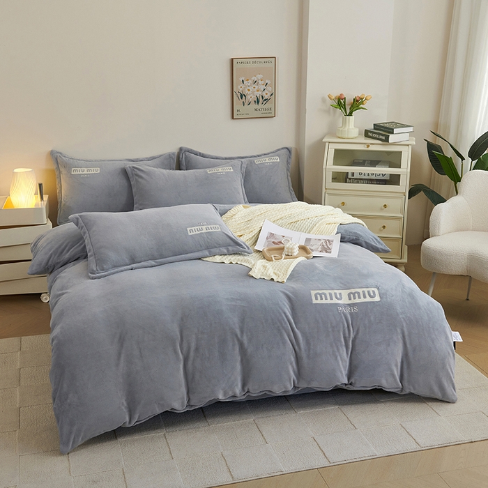 91家纺网 家纺一手货源 找家纺 2024新款m风高品绣花四件套 高级灰