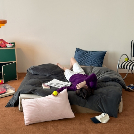 91家纺网 家纺一手货源 找家纺 例外Home 2024新款日式良品天鹅绒HD混搭四件套 HD深灰