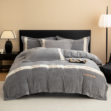 91家纺网 家纺一手货源 找家纺 （总）2024新款刺绣贴布绣牛奶绒四件套-珍妮