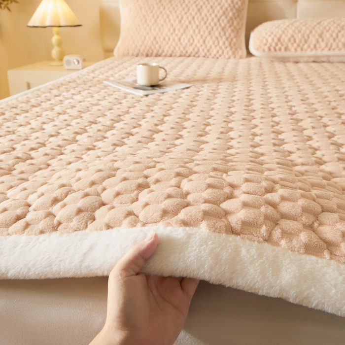 91家纺网 家纺一手货源 找家纺 鑫钰 2024秋冬新款加厚金龟绒牛奶绒床护垫床垫 金龟绒-驼色