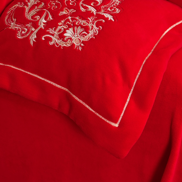 91家纺网 家纺一手货源 找家纺 沐妍家纺 2024新款重工刺绣绣花纯色牛奶绒四件套皇冠-喜庆红