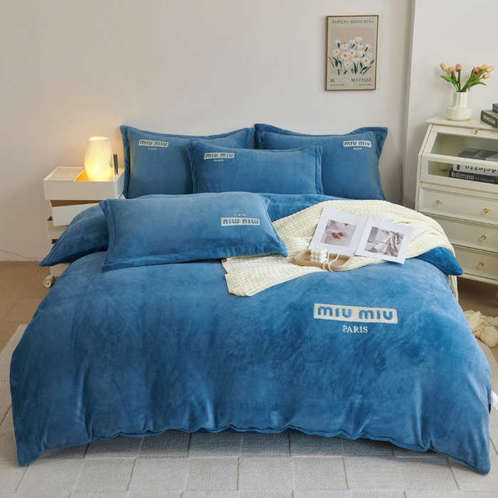 91家纺网 家纺一手货源 找家纺 2024新款m风高品绣花四件套 深海蓝