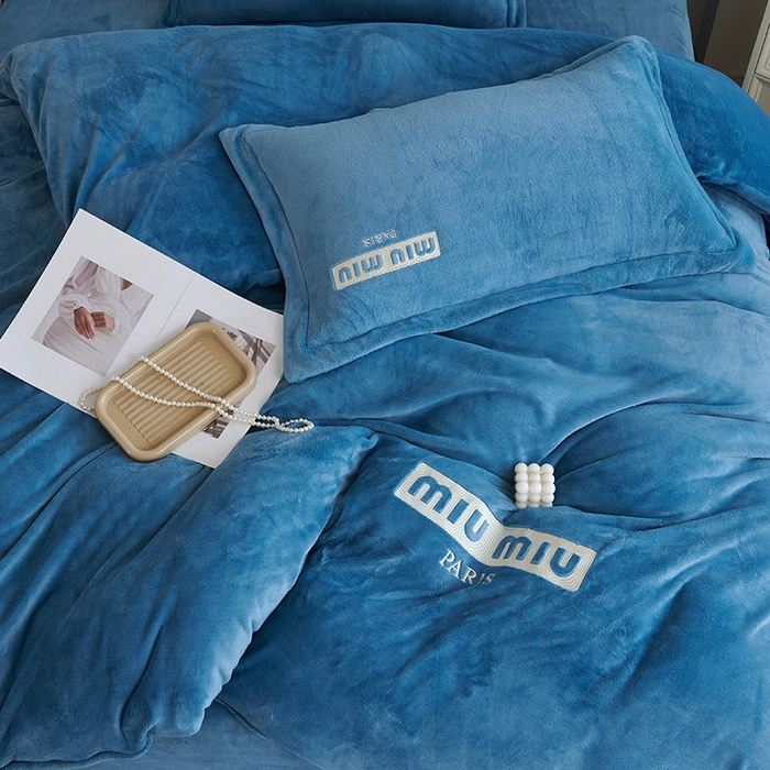 91家纺网 家纺一手货源 找家纺 2024新款m风高品绣花四件套 深海蓝