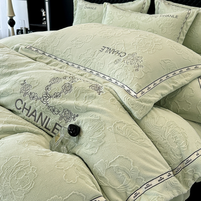 91家纺网 家纺一手货源 找家纺 宅家居 2025新款轻奢小香风雕花刺绣全消光A类高克重牛奶绒四件套-小香牡丹 小香牡丹-果绿