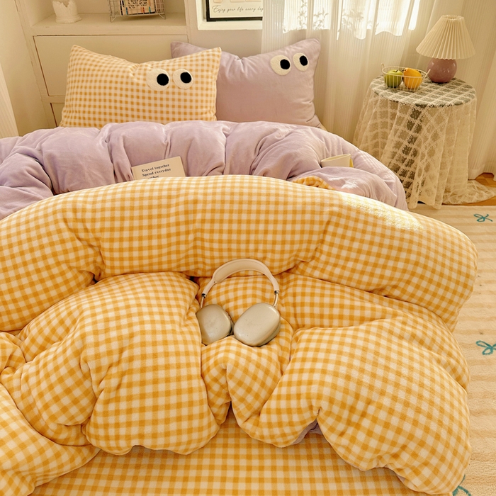 91家纺网 家纺一手货源 找家纺 慕尚 2025新款可爱大眼睛蝴蝶结牛奶绒四件套 芭比风铃紫