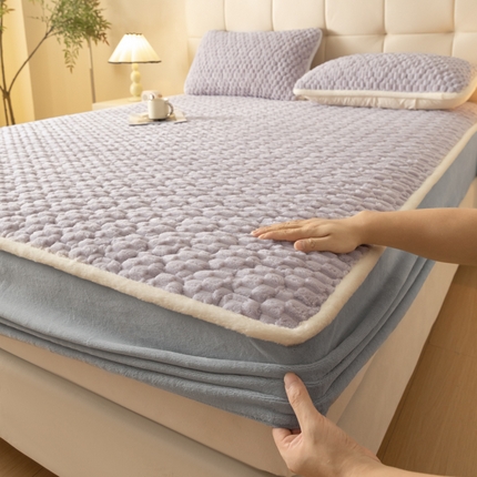 91家纺网 家纺一手货源 找家纺 鑫钰 2024秋冬新款加厚金龟绒牛奶绒床笠床垫保护罩 金龟绒-紫灰