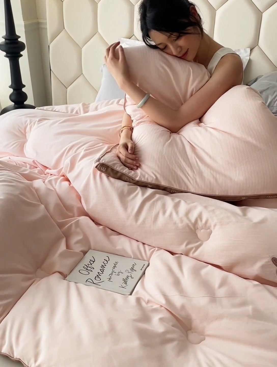 91家纺网 家纺一手货源 找家纺 被靠被 2024新款minmin潘帕斯羊绒被被子被芯 青春粉