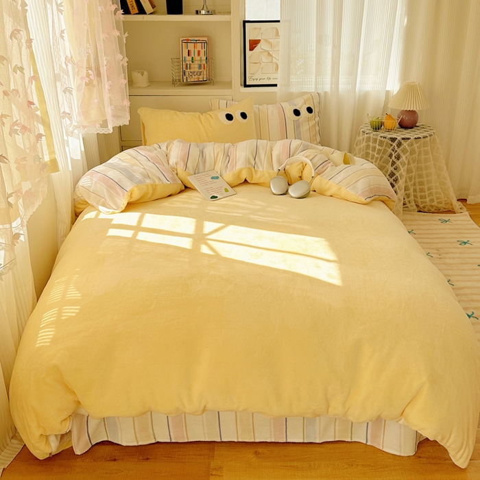 91家纺网 家纺一手货源 找家纺 慕尚 2025新款可爱大眼睛蝴蝶结牛奶绒四件套 露娜嫩黄