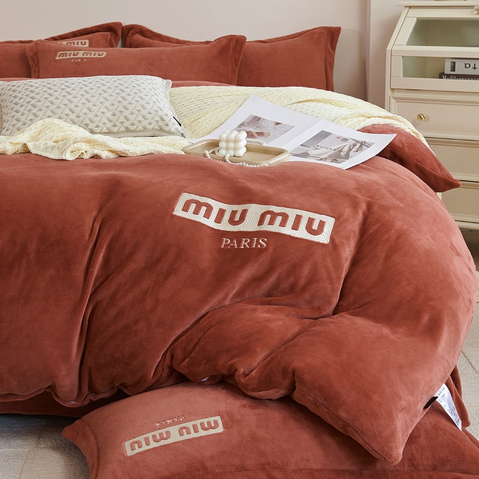 91家纺网 家纺一手货源 找家纺 2024新款m风高品绣花四件套 珊瑚色