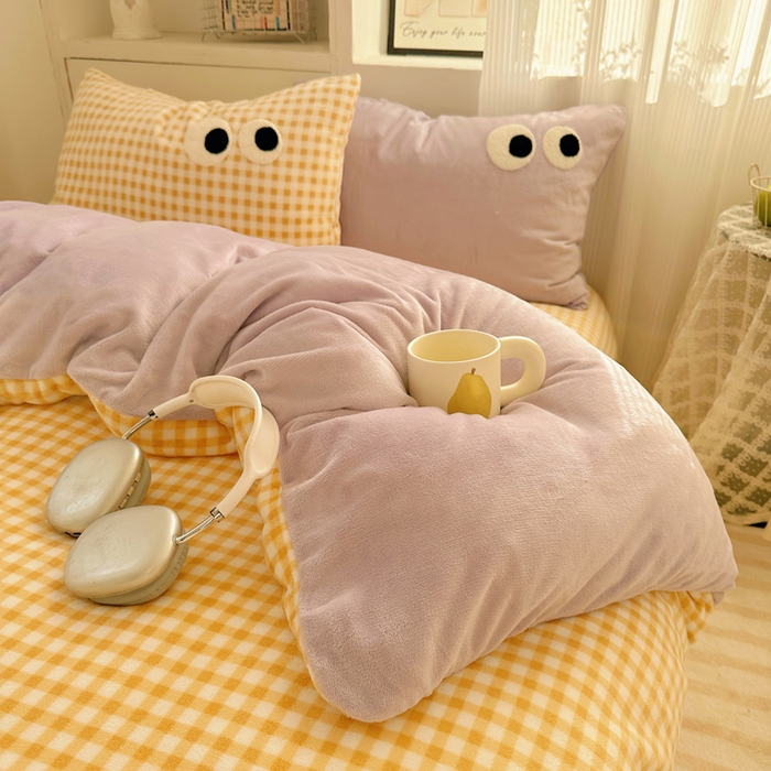 91家纺网 家纺一手货源 找家纺 慕尚 2025新款可爱大眼睛蝴蝶结牛奶绒四件套 芭比风铃紫